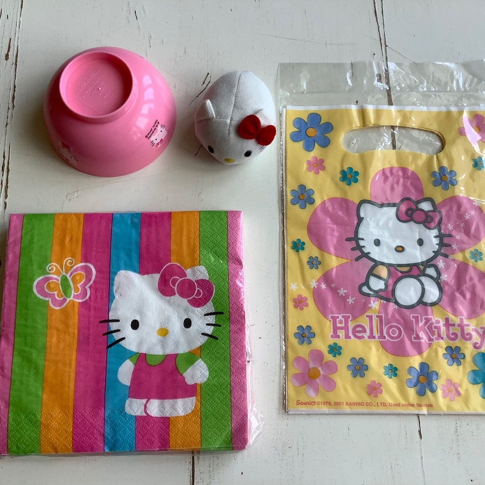 Bundle of 4 Sanrio Hello Kitty bowl, wind up, goodie bags, napkins